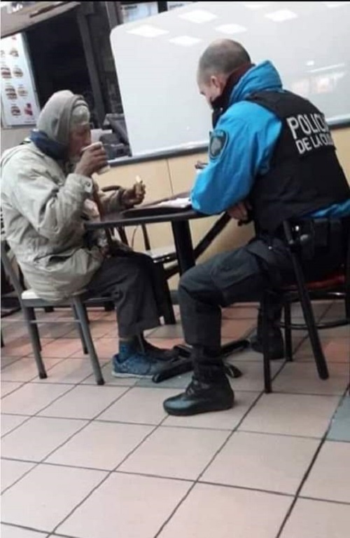 Policían en acción solidaria